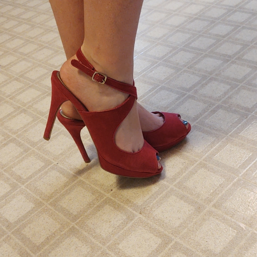 White House | Black Market pumps